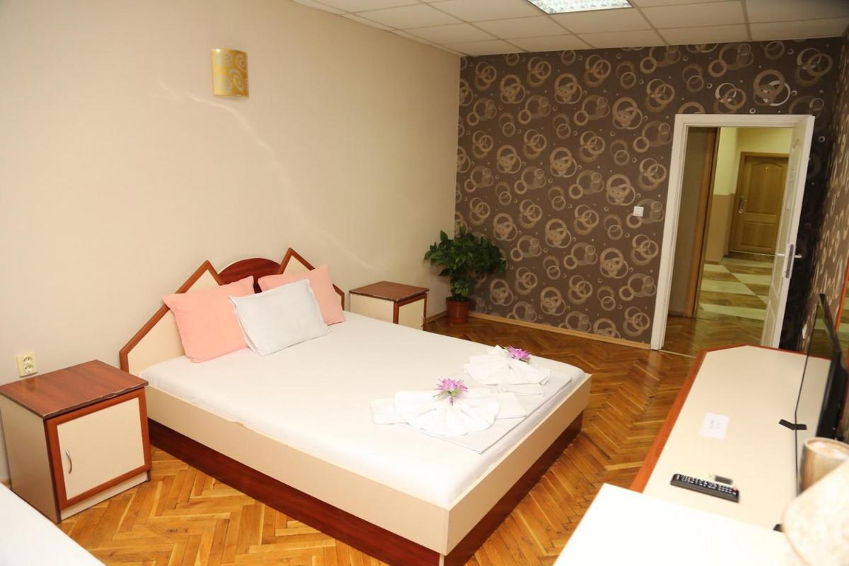 Hotel Diana Elhovo Bagian luar foto